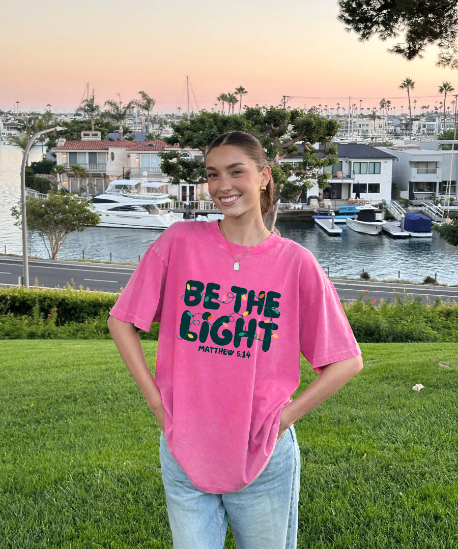 Be The Light - Gewaschenes christliches T-Shirt